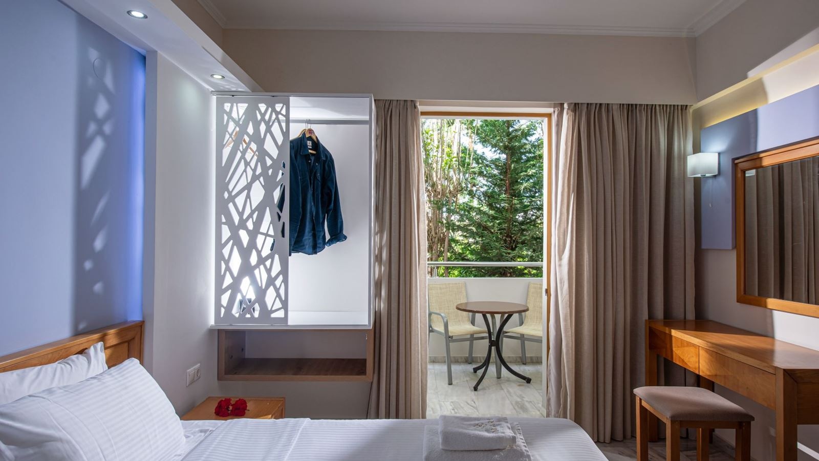 rooms-studio-gardenview-balcony