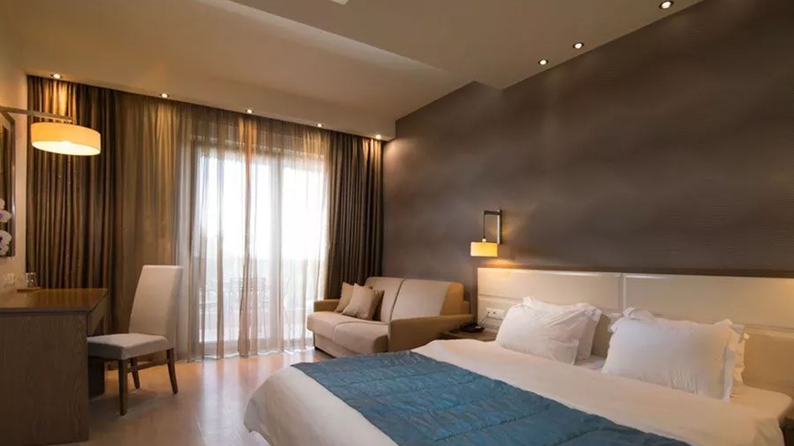 rooms-family-room-inland-view