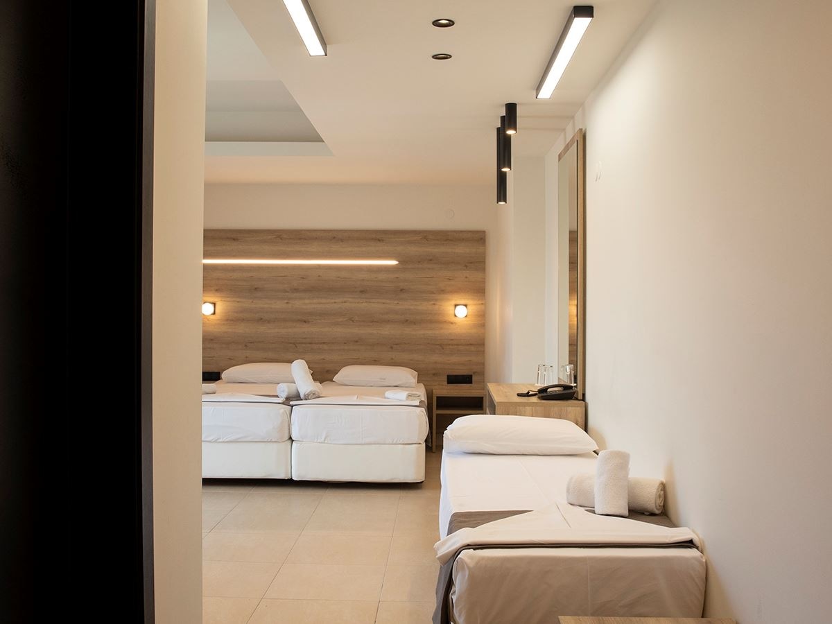 rooms-quad-standard-room