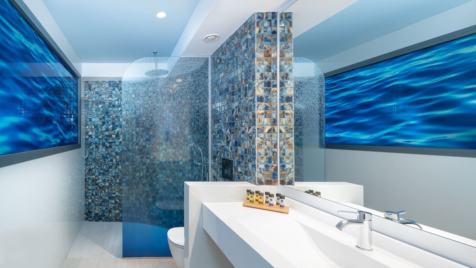 rooms-2-bedroom-family-pool-or-sea-view