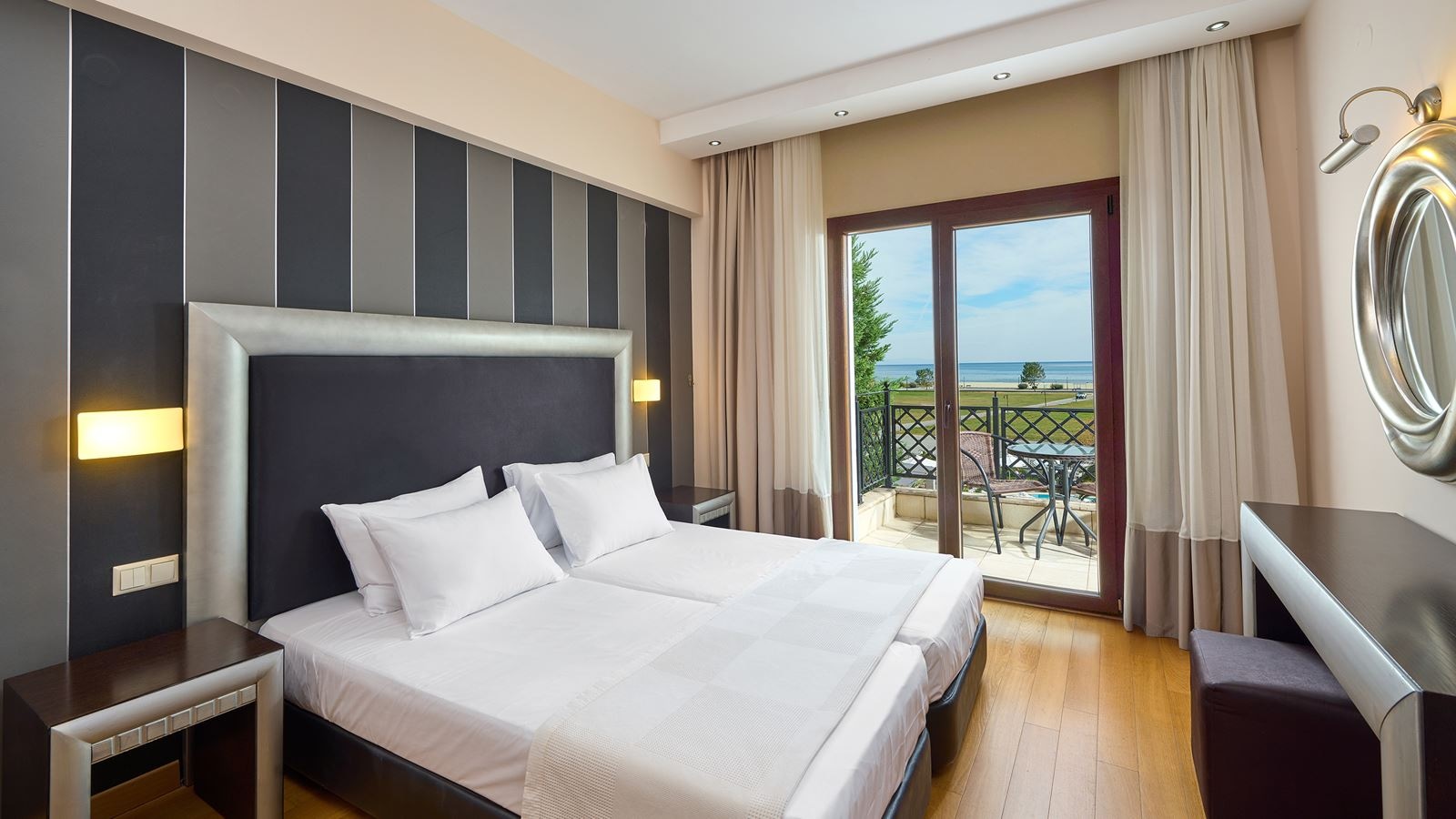 rooms-double-room-sea--pool-view