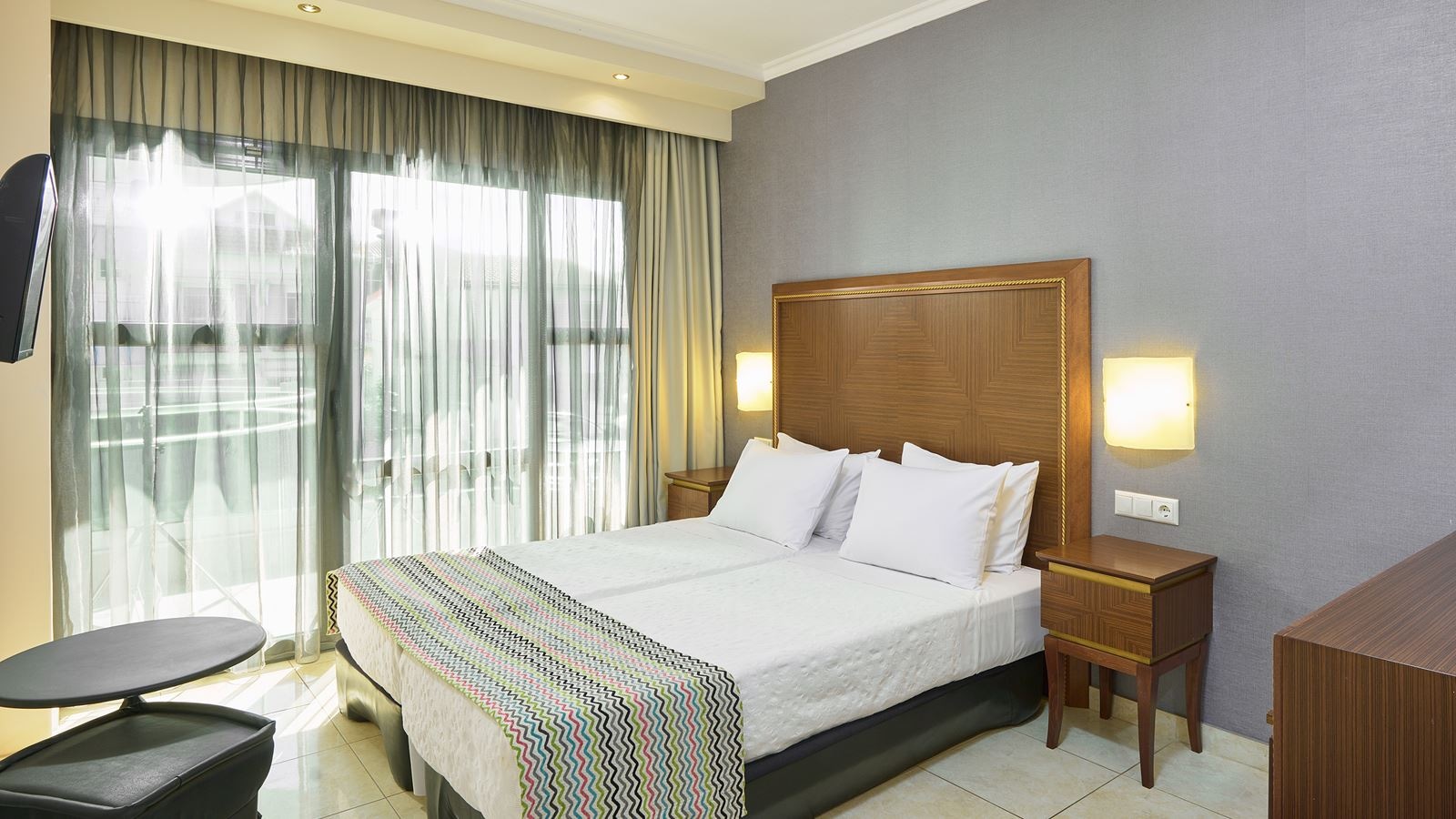 rooms-double-standard-economy