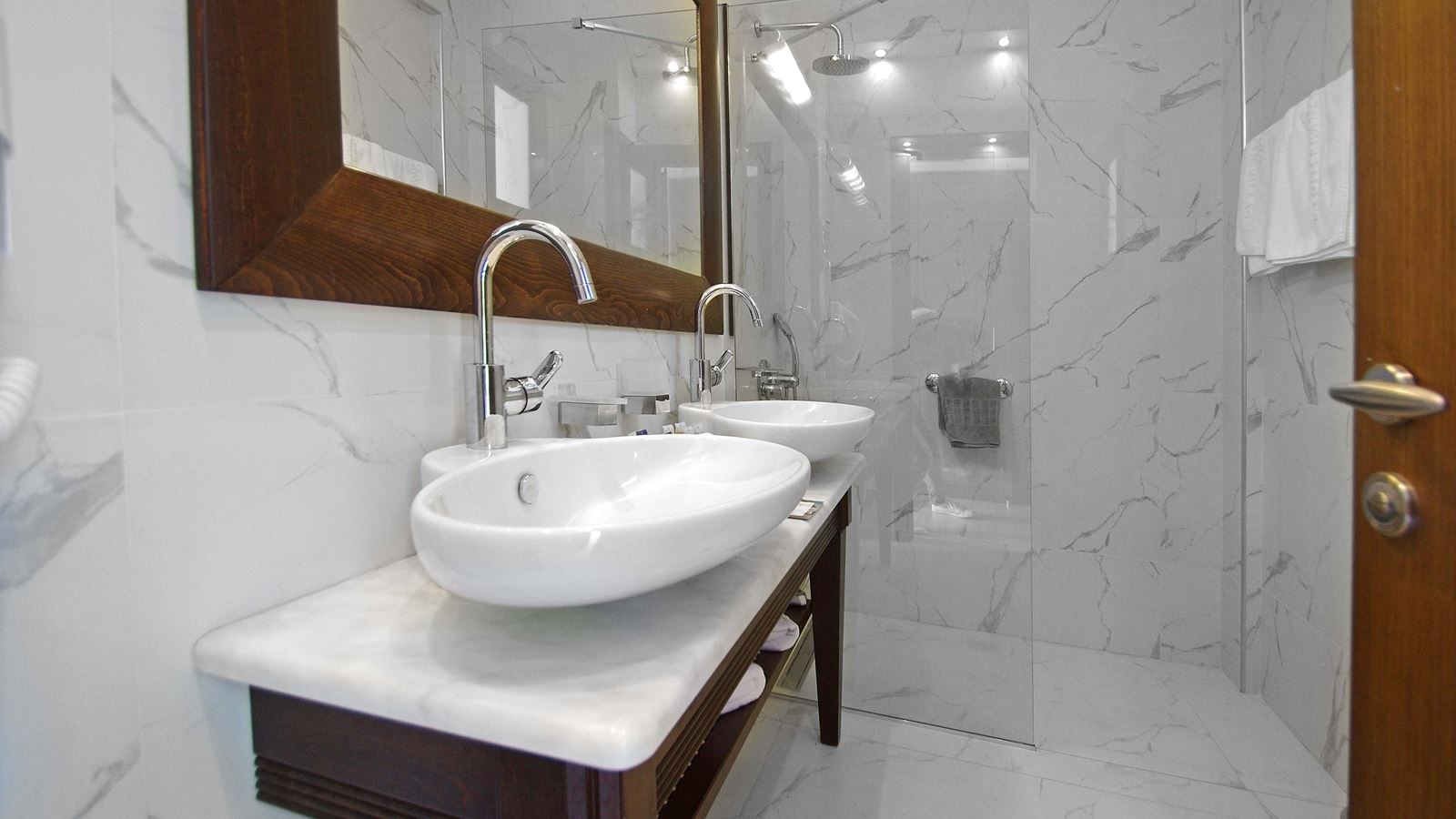 rooms-room-executive-double-seaview-swimup