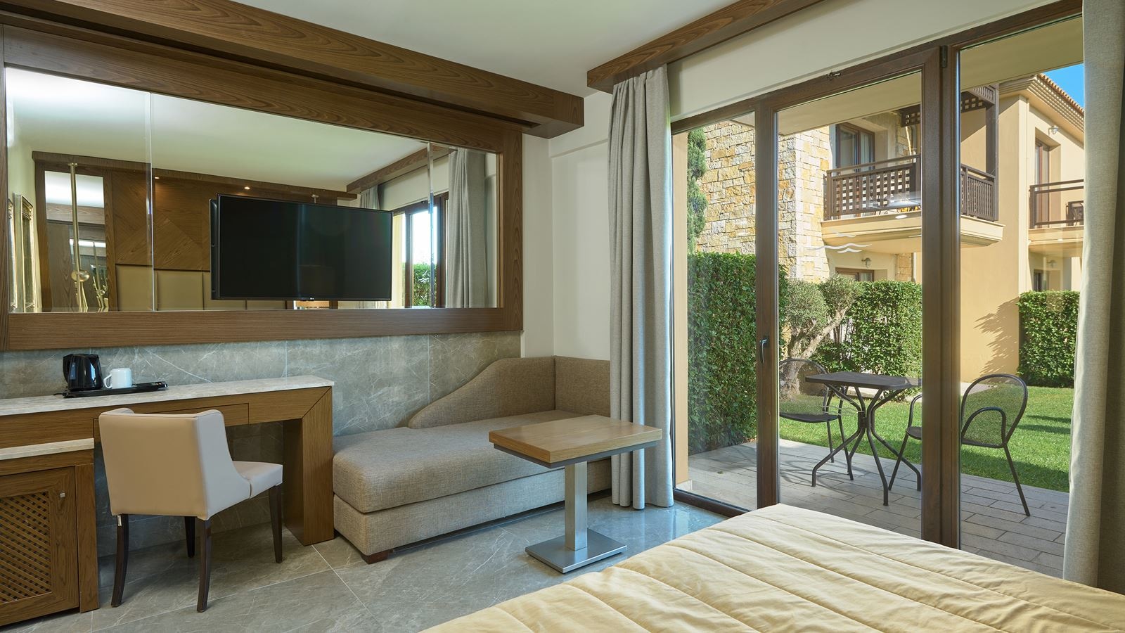 rooms-double-room-with-garden-view