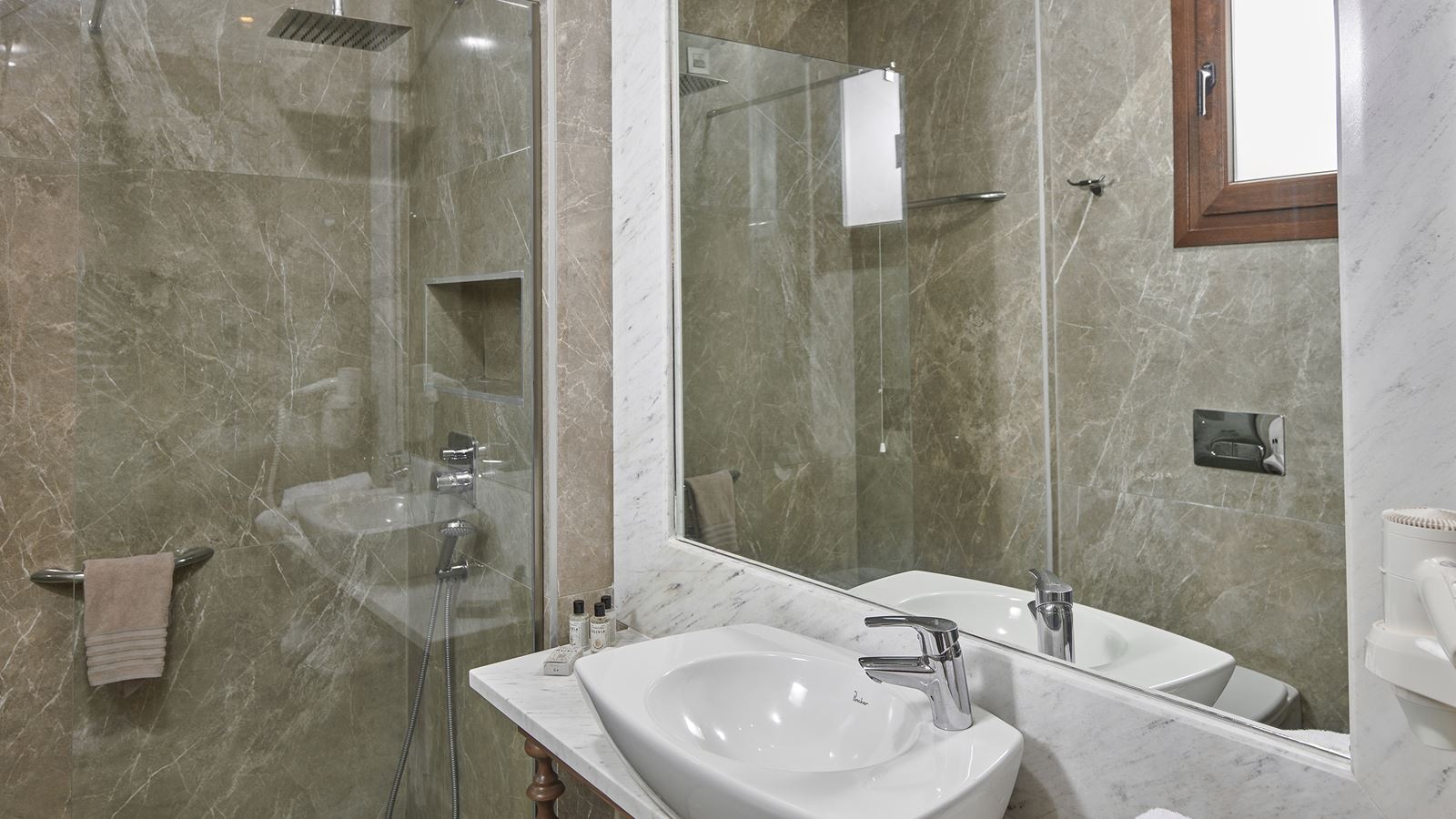 rooms-double-room-with-front-sea-view