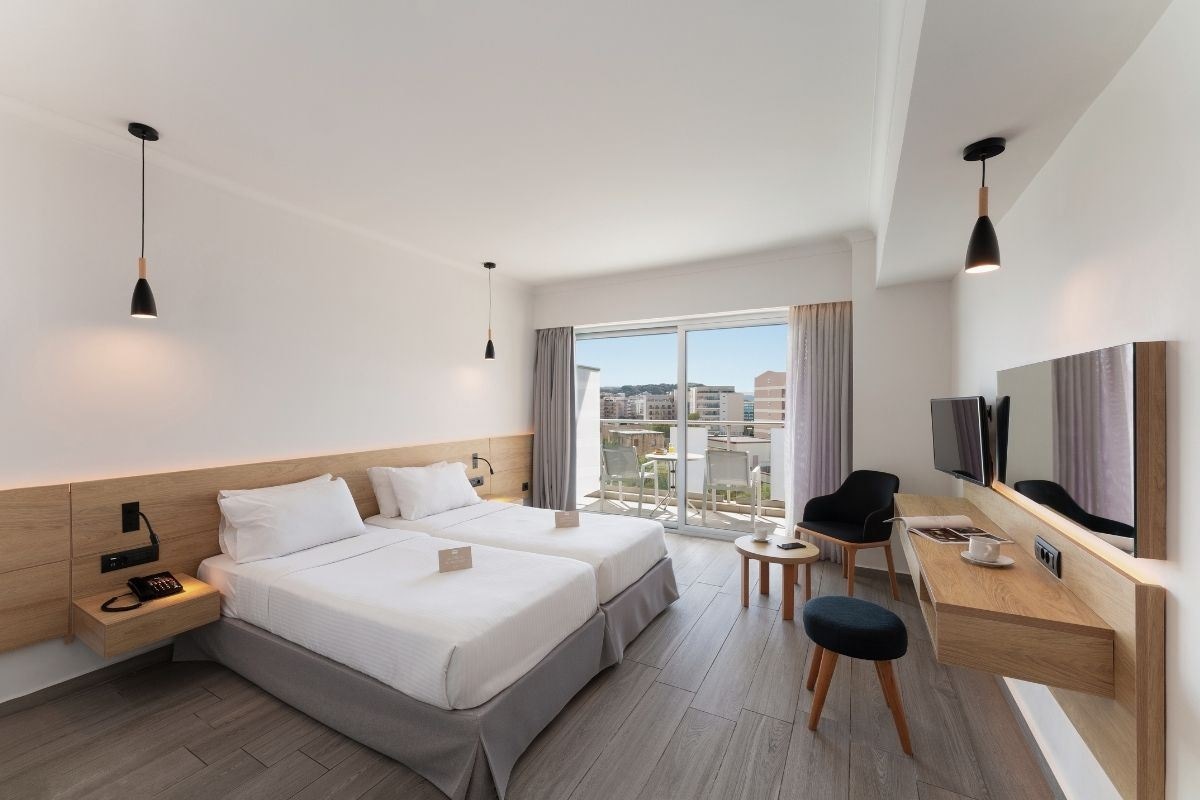 rooms-room-superior-double-land-view