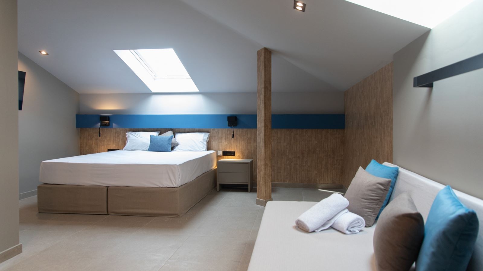 rooms-family-room-attic