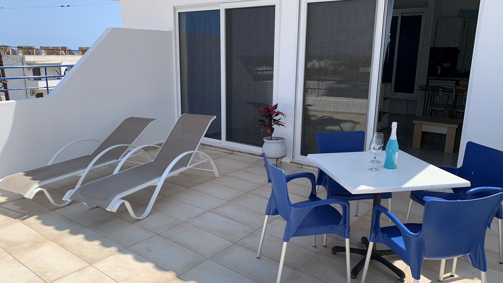 rooms-apartment-penthouse-1bedroom-balcony-or-terrace