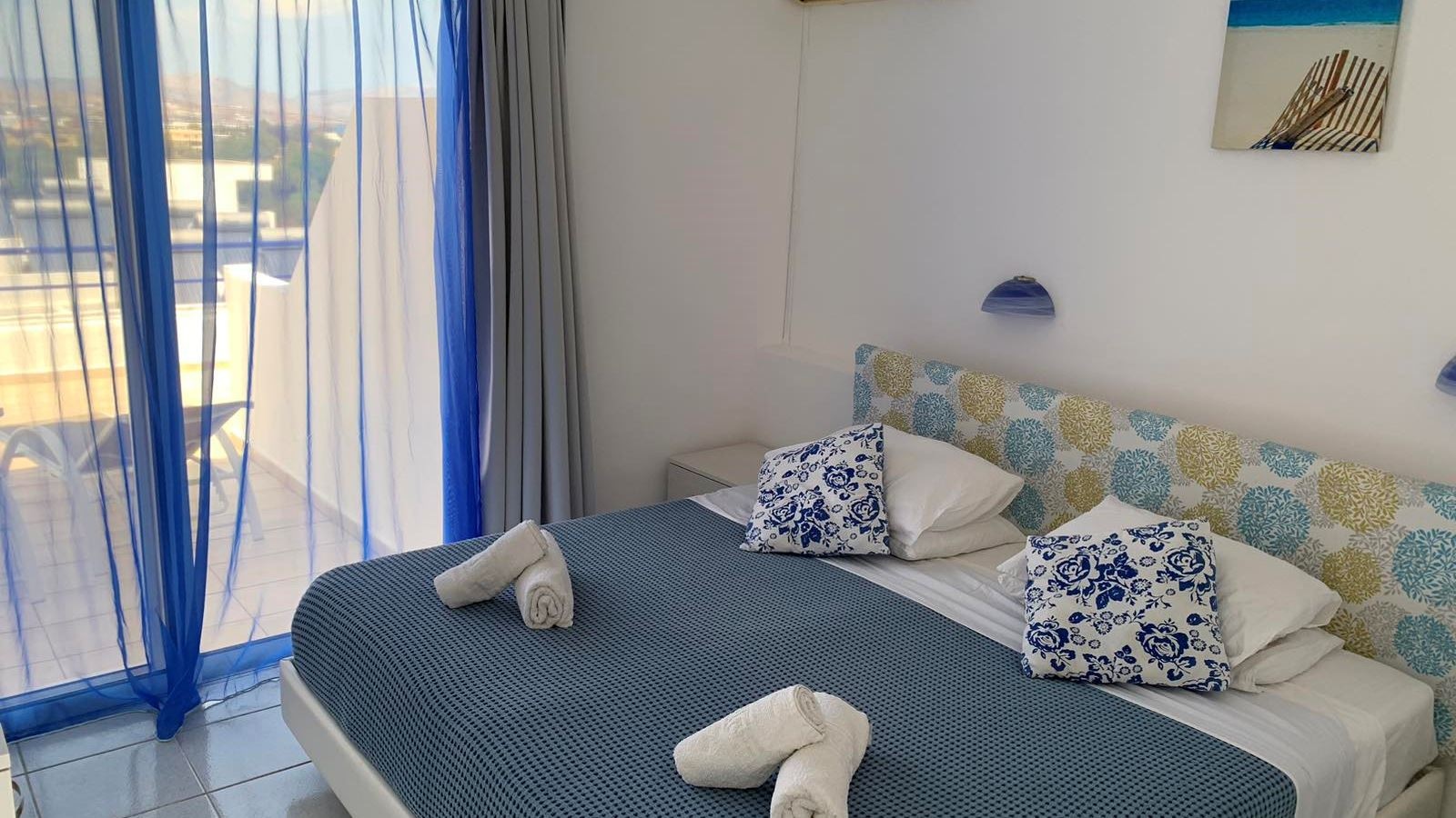 rooms-apartment-penthouse-1bedroom-balcony-or-terrace