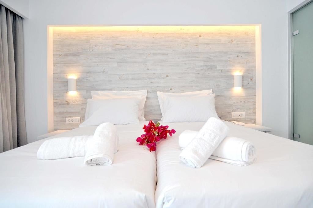 rooms-deluxe-veranda-pool-view