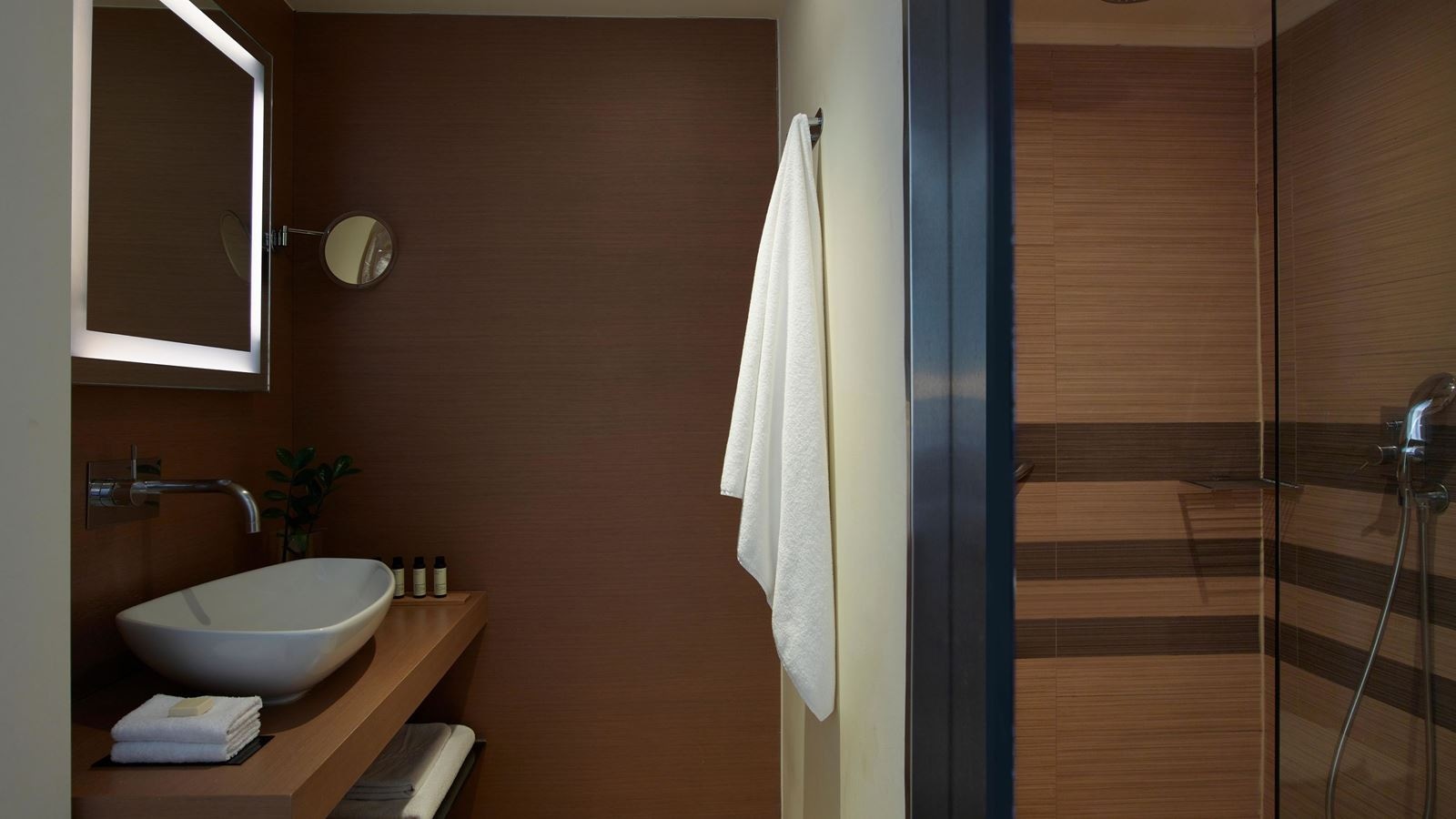 rooms-deluxe-room-with-garden-view