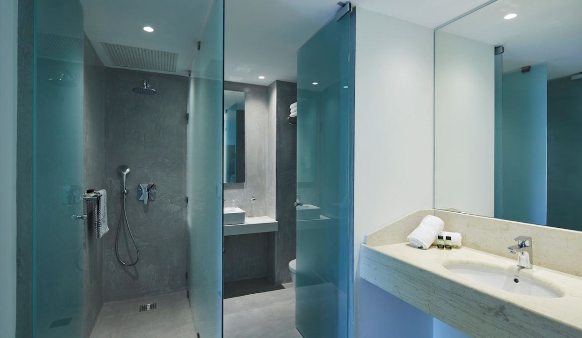 rooms-bungalow-large-sliding-doors-balcony-or-terrace