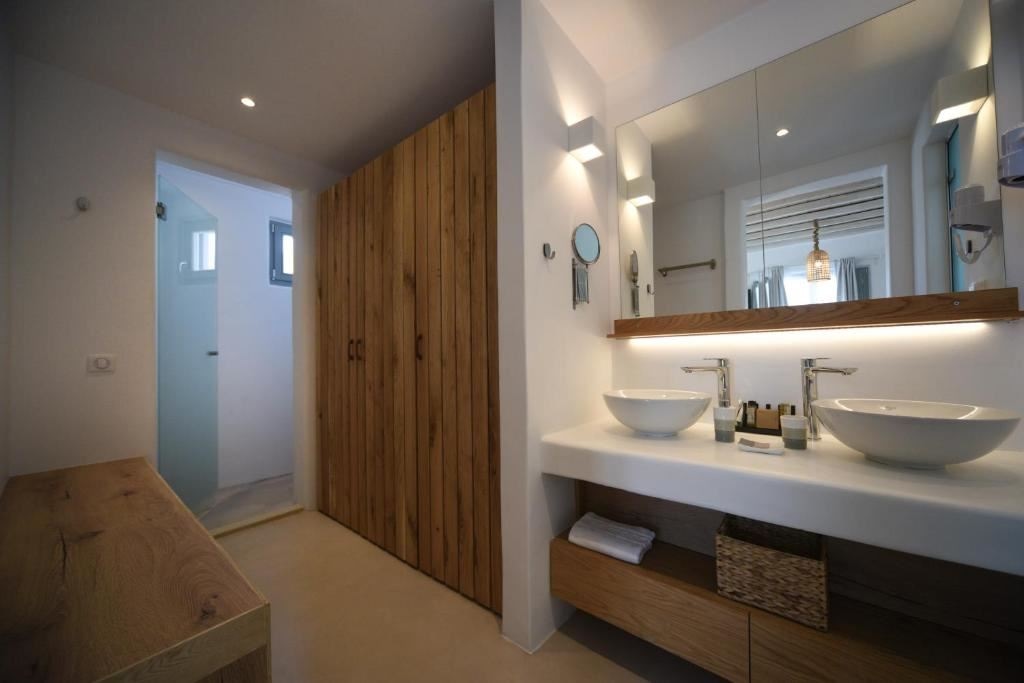 rooms-superior-suite-with-jetted-tub--sea-view