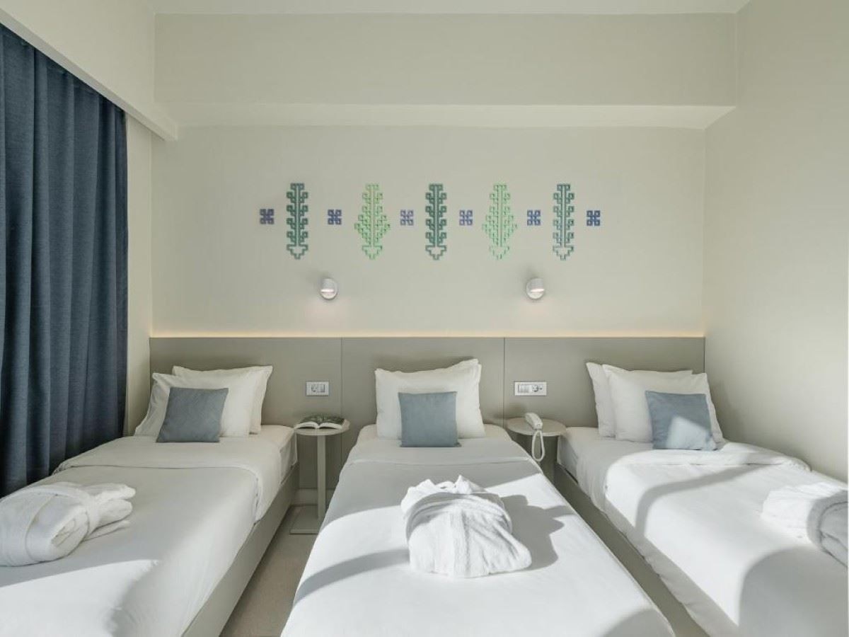 rooms-triple-room-balcony-standard