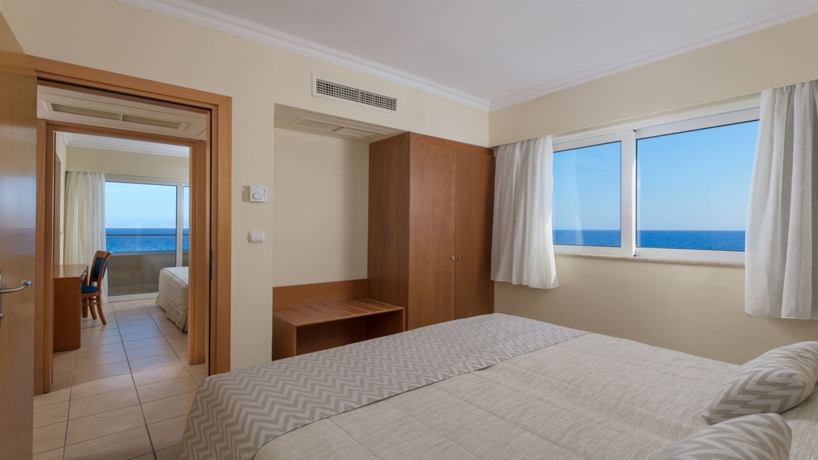 rooms-superior-suite-2-bedroom-apart-sea-view