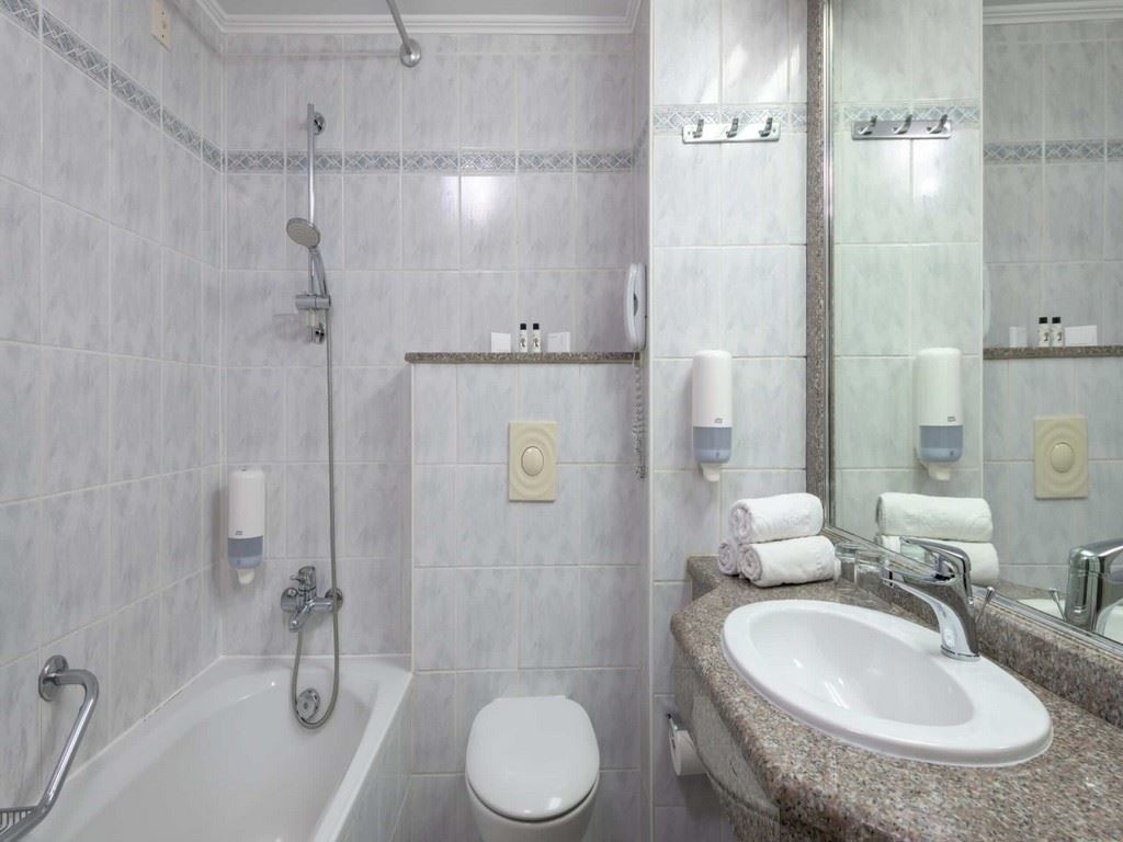 rooms-std-guest-room-for-single-gv-balcony-or-terrace