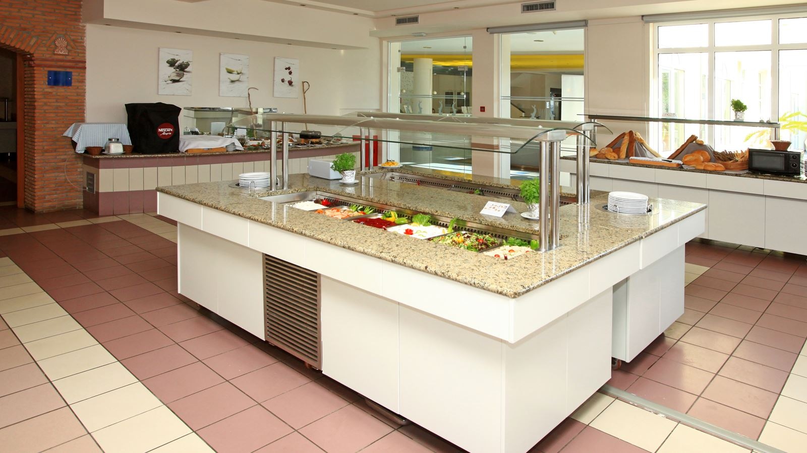 restaurants-pool-bar