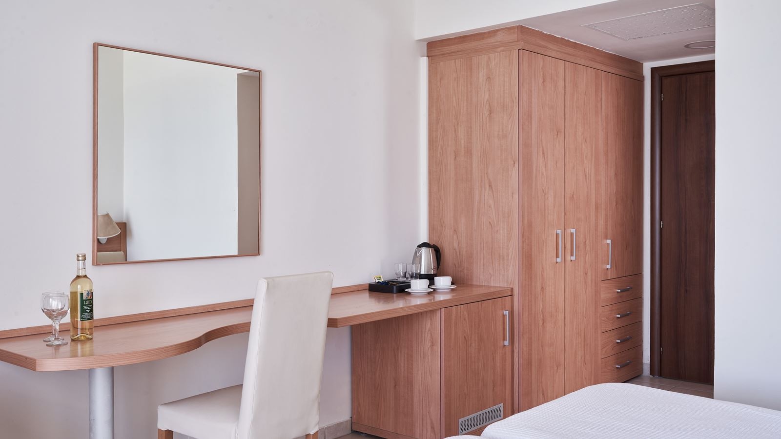 rooms-family-room-land-view