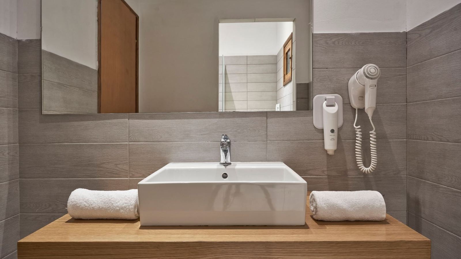 rooms-bungalow-with-shared-pool