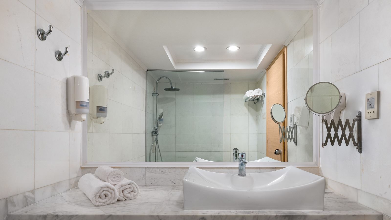 rooms-family-room-sea-view