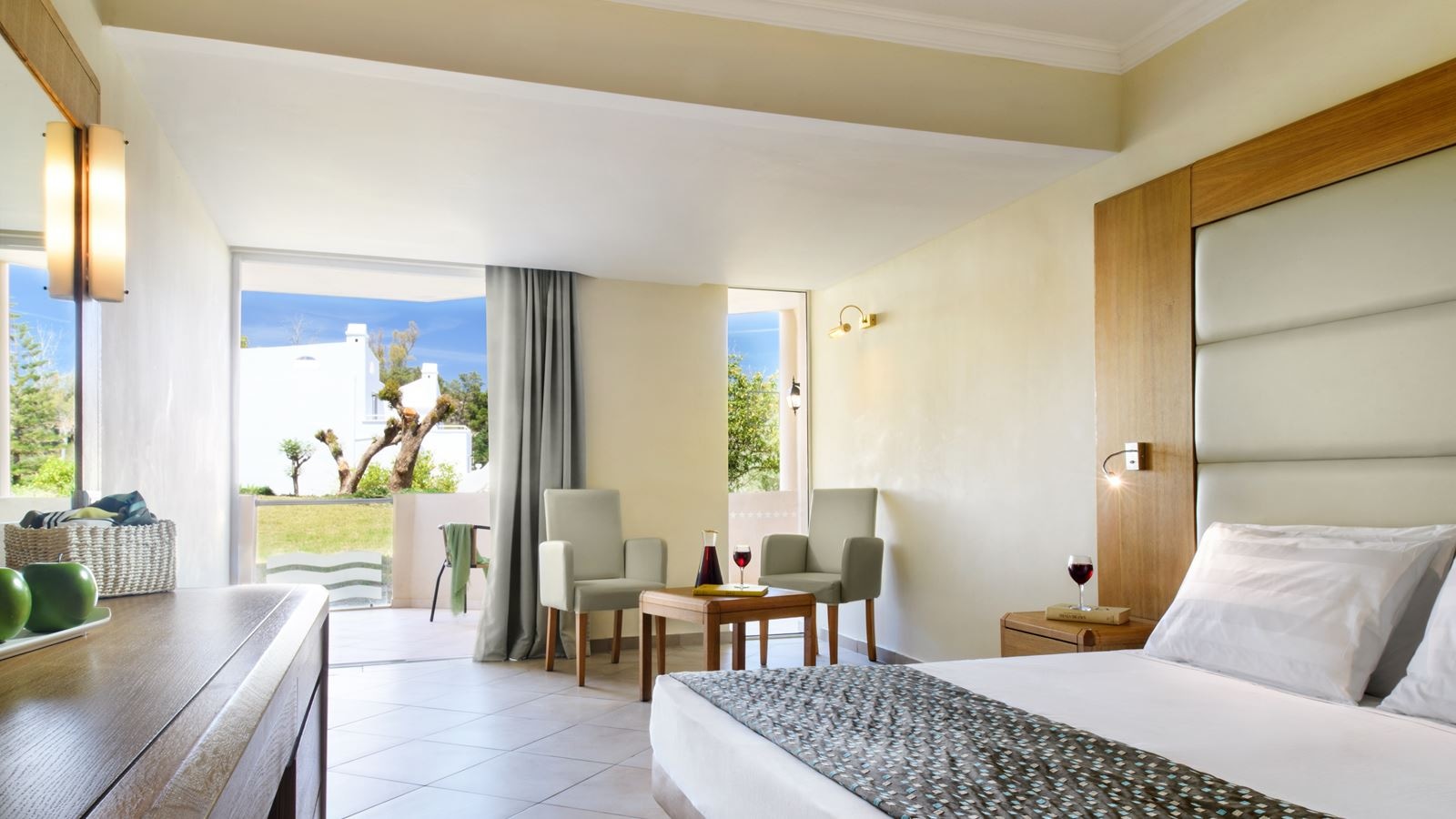 rooms-room-balcony-economy