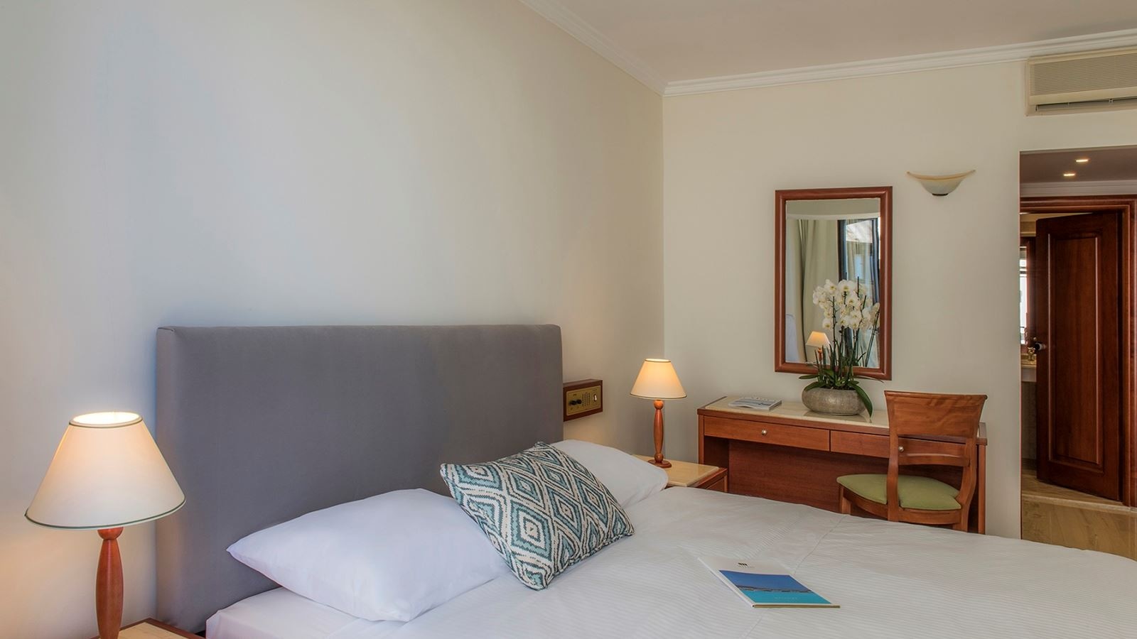 rooms-double-sea-view-french-balcony