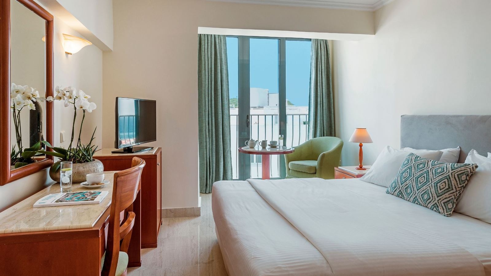 rooms-room-double---side-sea-view-with--french-balcony