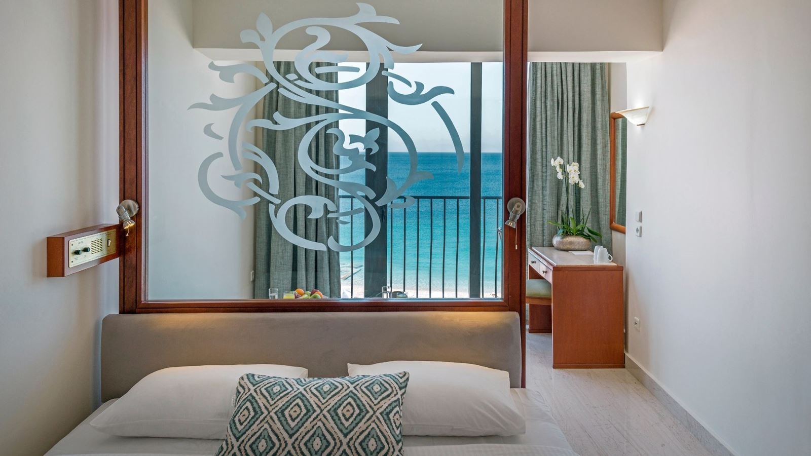 rooms-room-double----sea-view--with--french-balcony