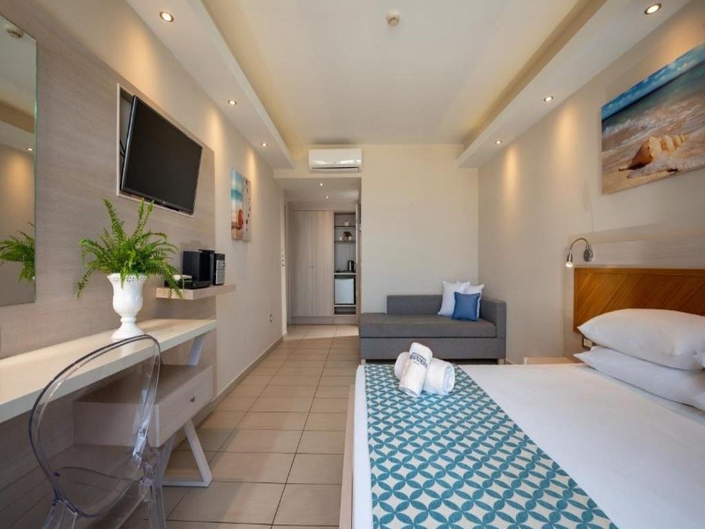 rooms-serenity-double-room-with-land-view