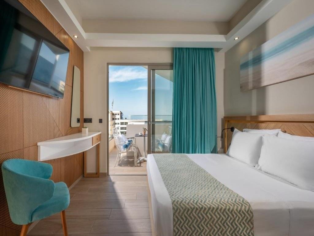 rooms-suite-with-outdoor-whirlpool