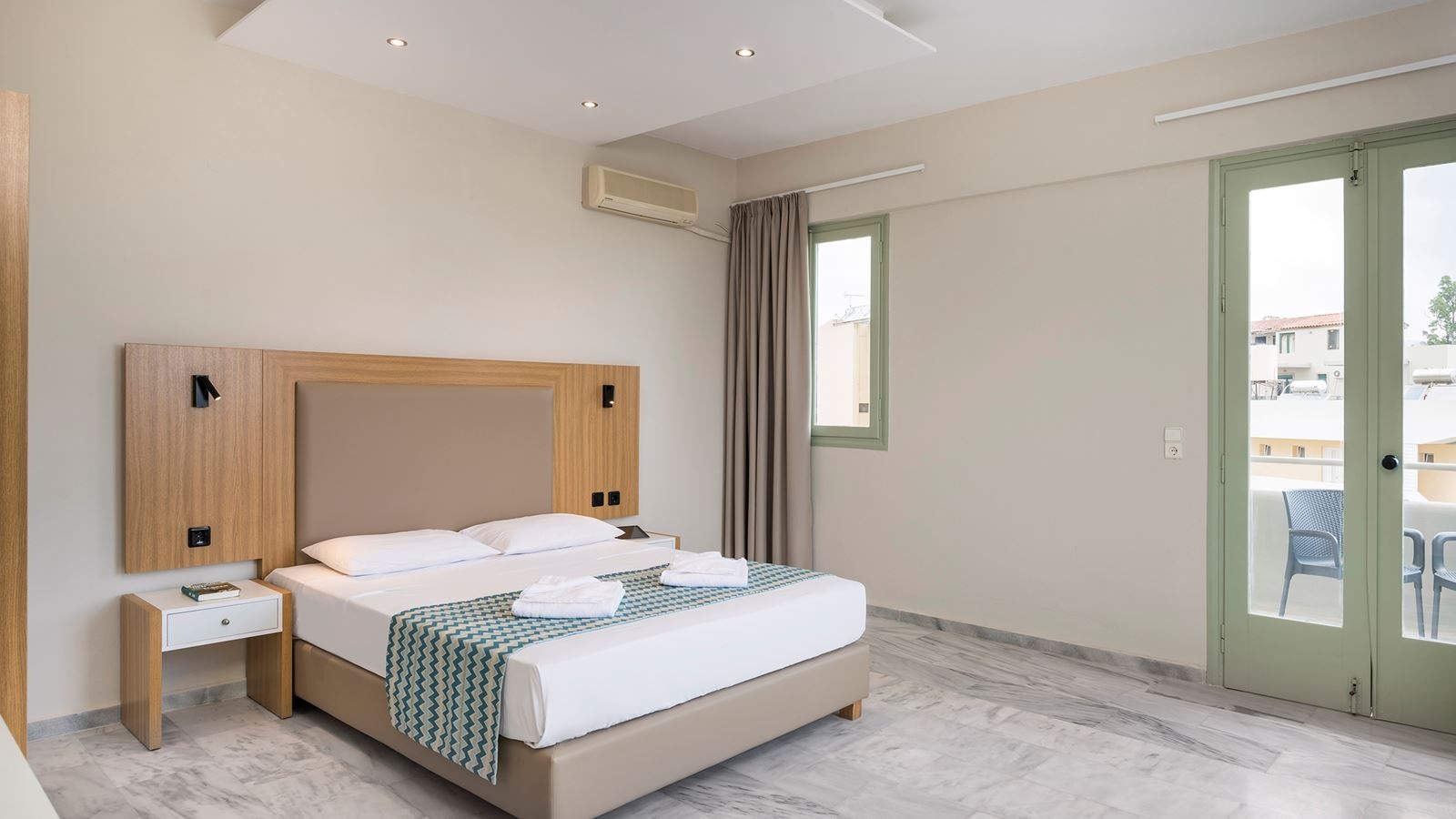 rooms-superior-family-room