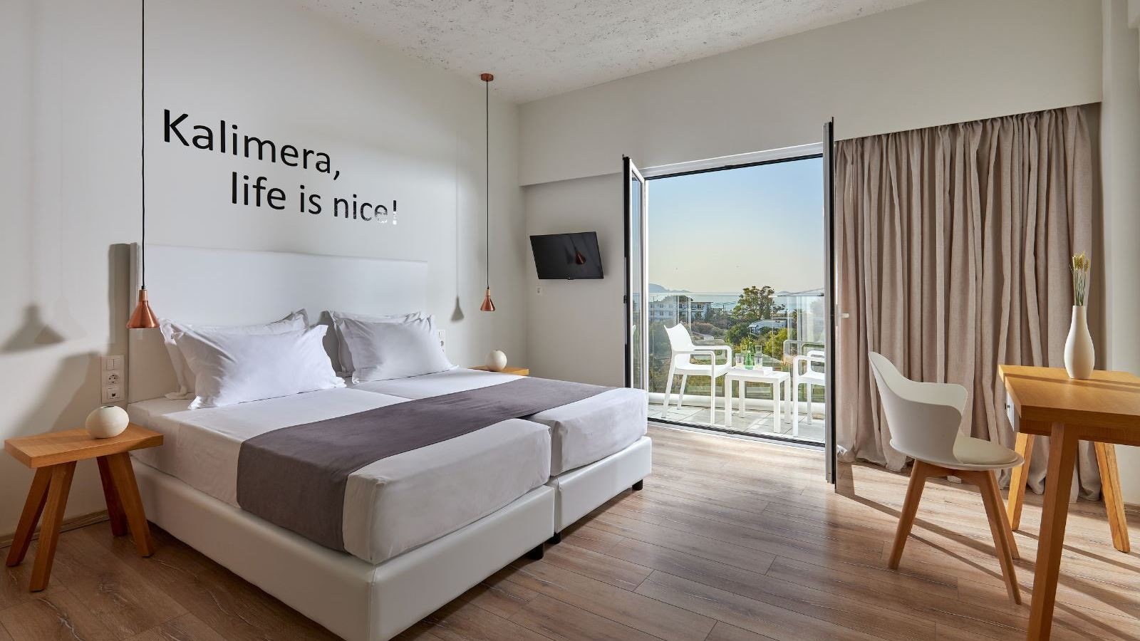 rooms-1-bedroom-family-balcony