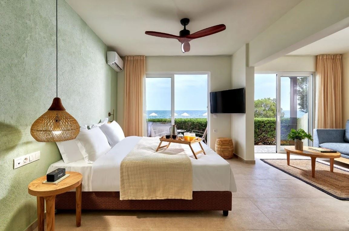 rooms-junior-suite-sea-view-with-balcony