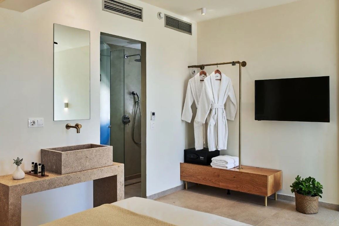 rooms-vip-maisonette-exterior-jacuzzi-gardenview-balcony