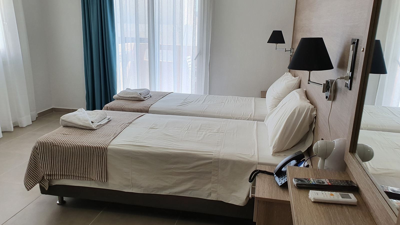 rooms-doubletwin-room-sea-view