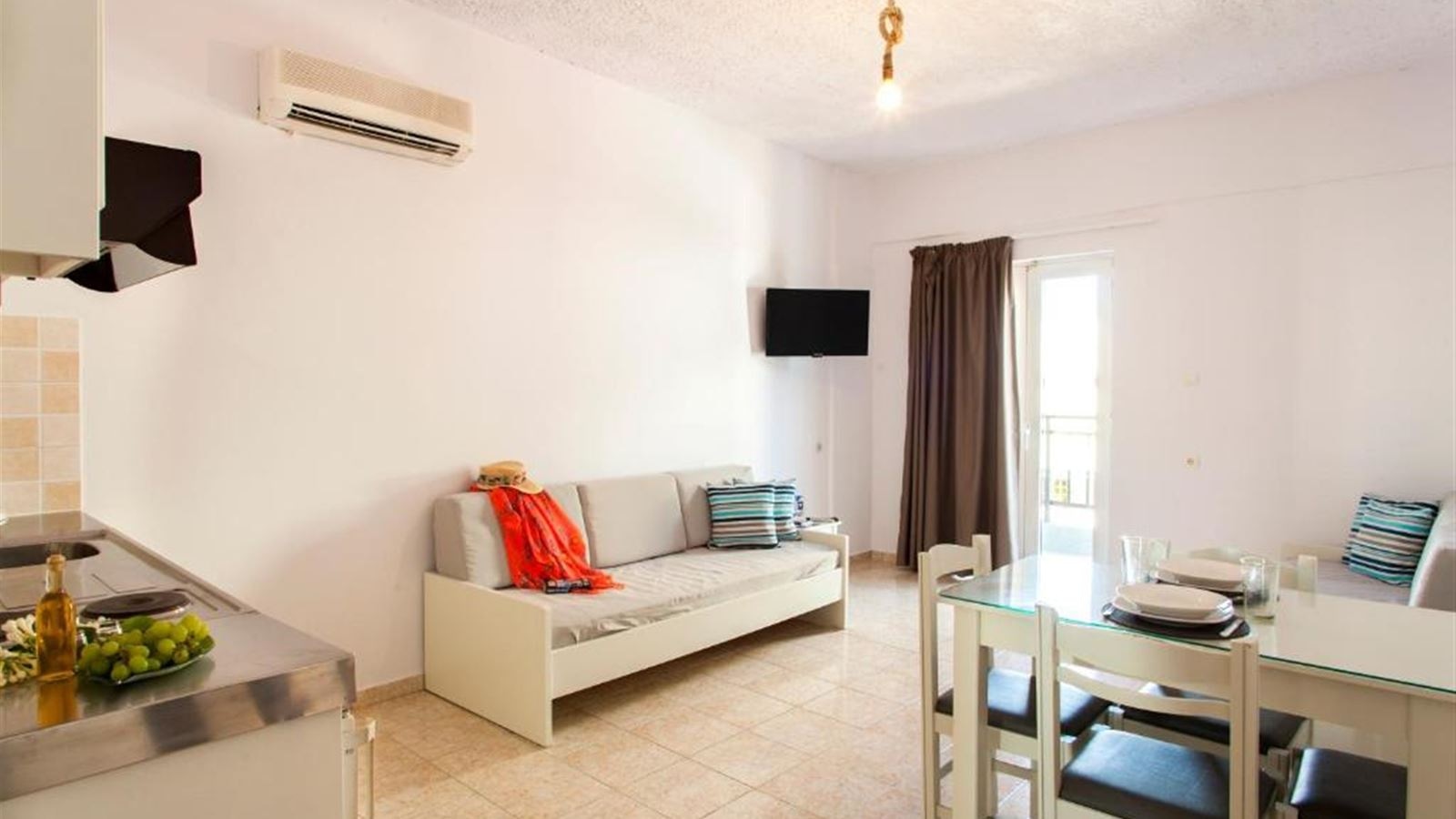 rooms-cozy-family-room-4-pax