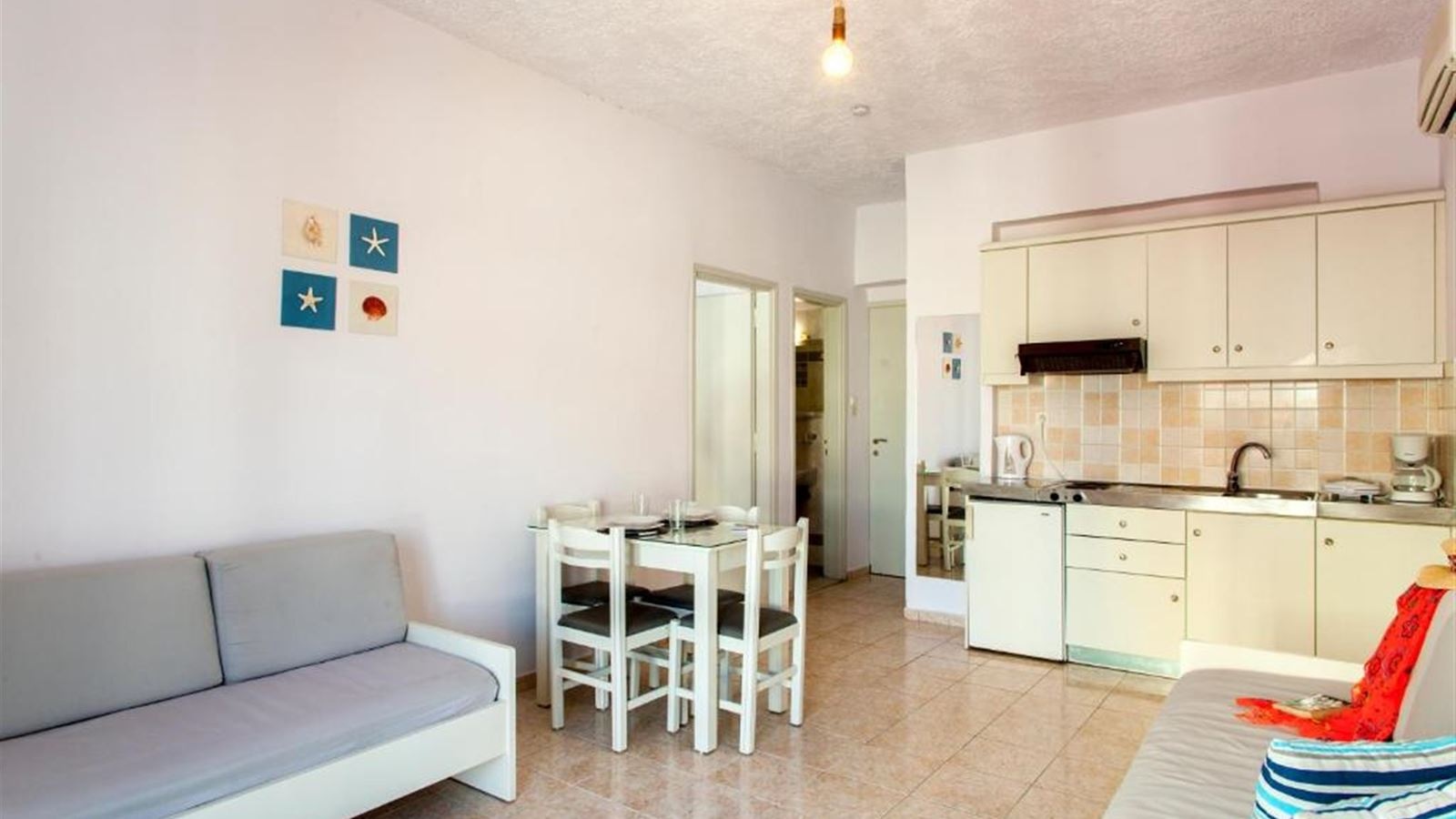 rooms-cozy-family-room-4-pax