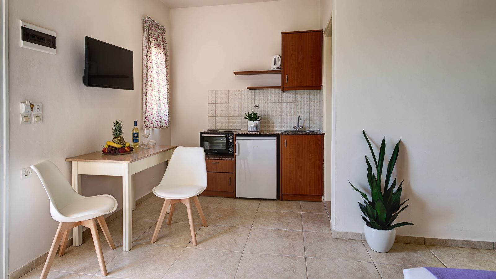 rooms-double-studio-garden-view