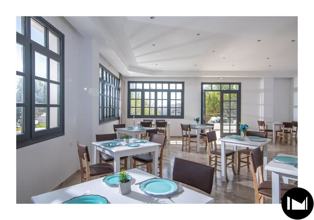 restaurants-lobby-breakfast-area