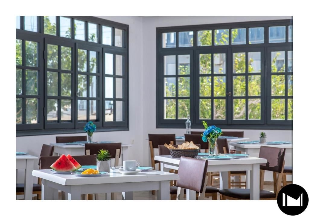 restaurants-lobby-breakfast-area