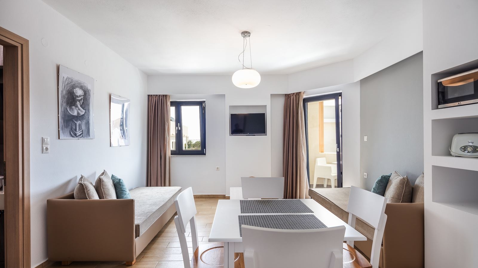 rooms-apartment-1-bedroom-balcony-or-terrace