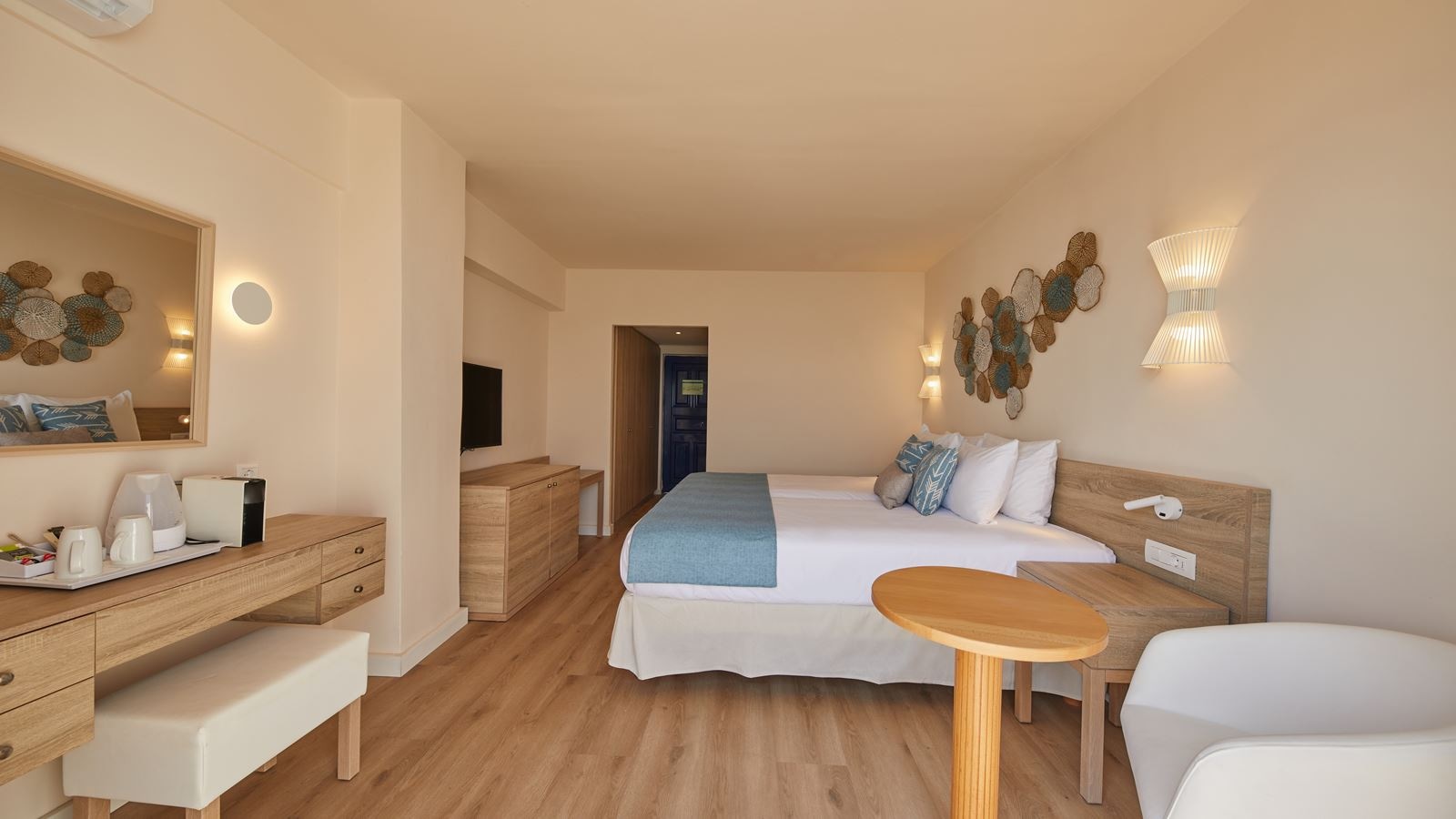 rooms-my-favorite-club-junior-suite-frontal-sea-view