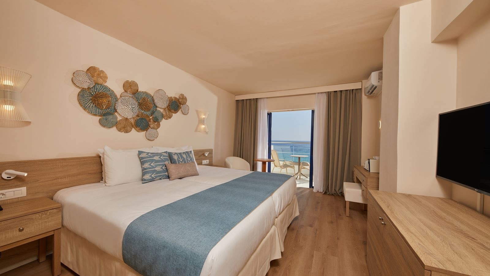 rooms-my-favorite-club-junior-suite-frontal-sea-view