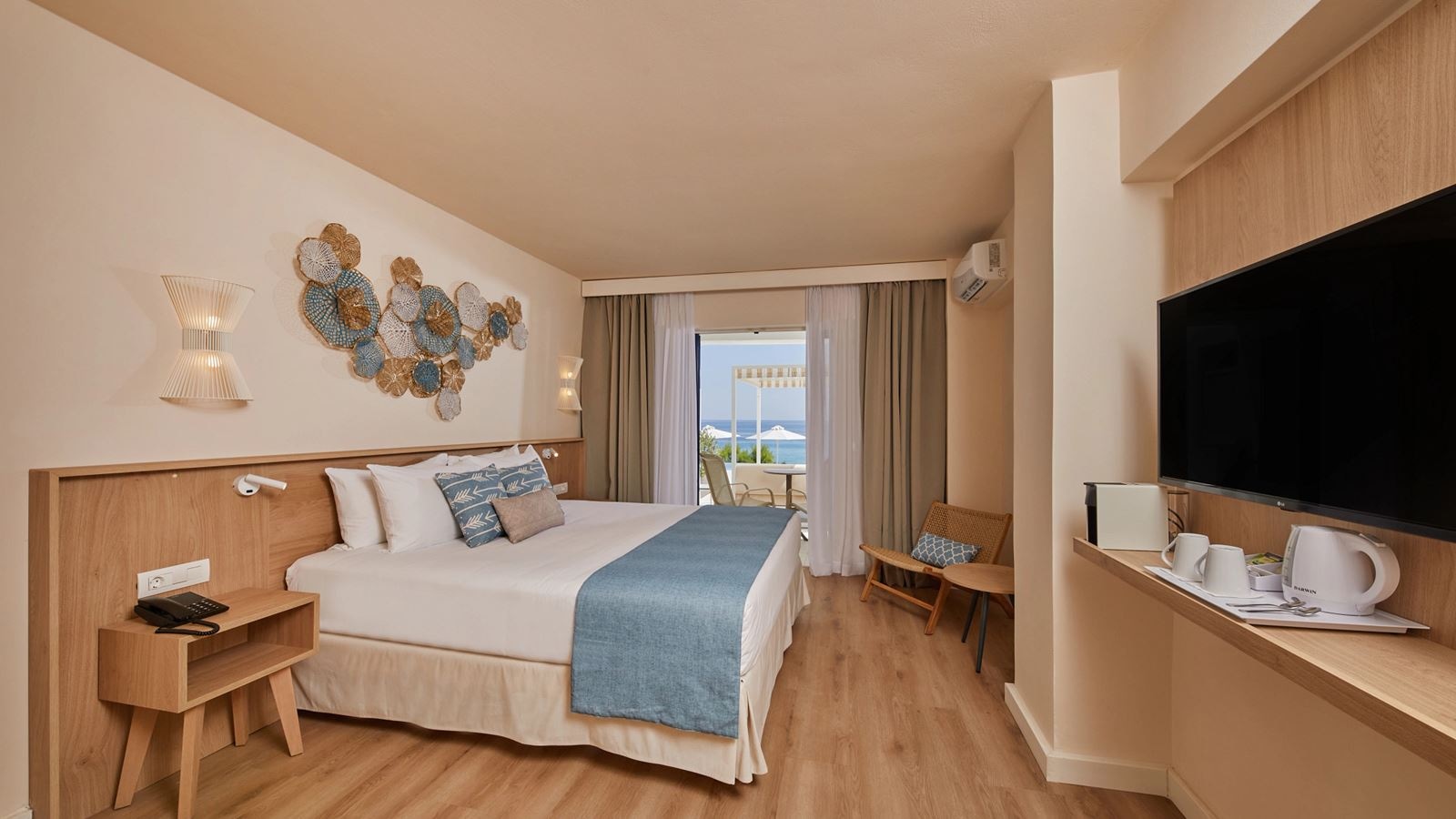 rooms-my-favorite-club-junior-suite-frontal-sea-view-swim-up