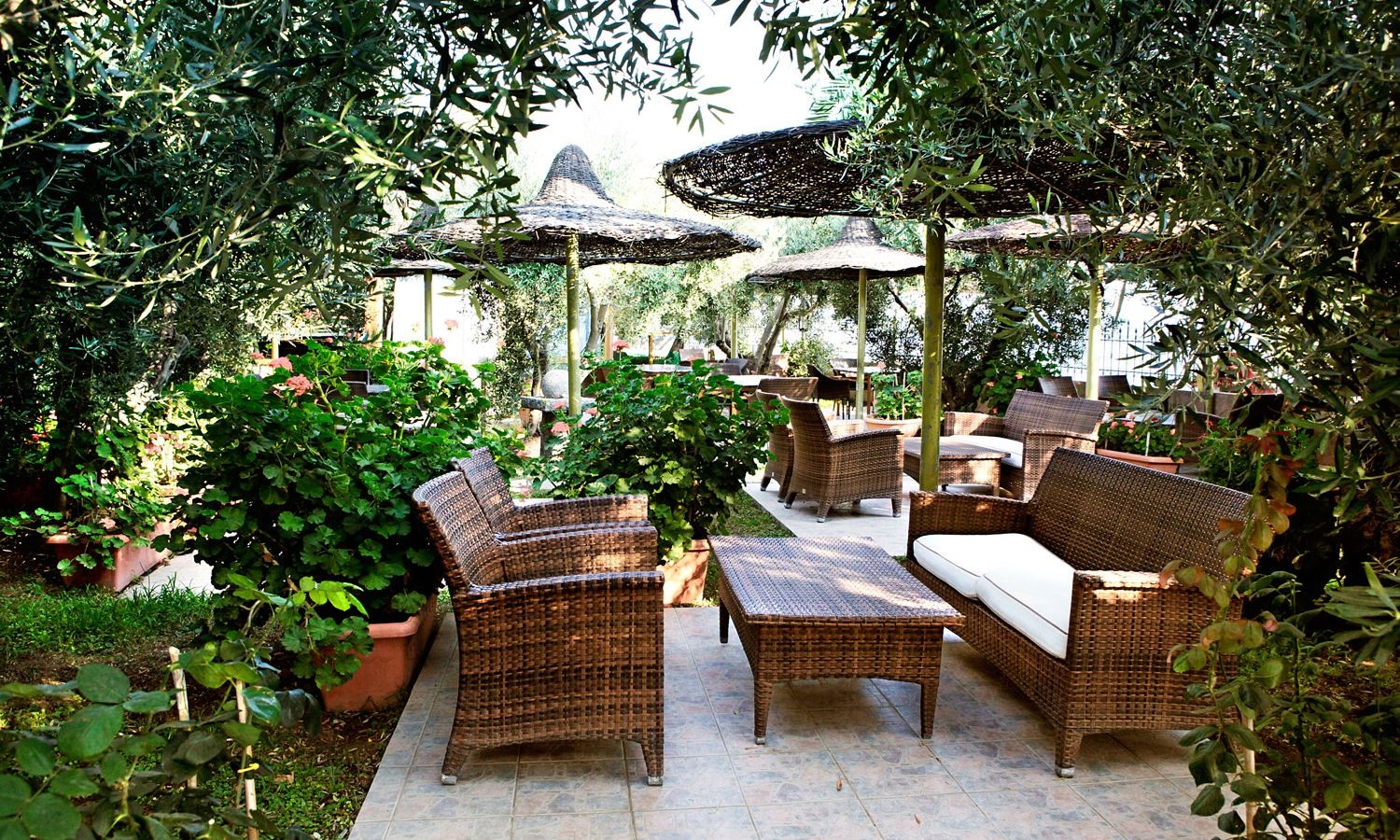 restaurants-garden-dining