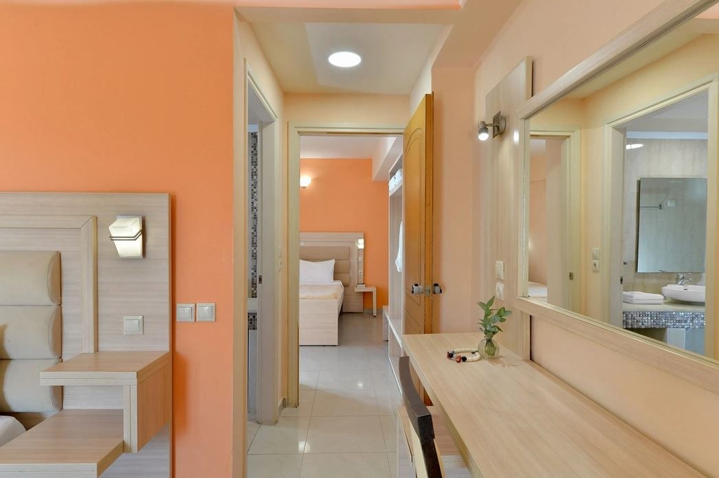 rooms-family-1-bedroom-room