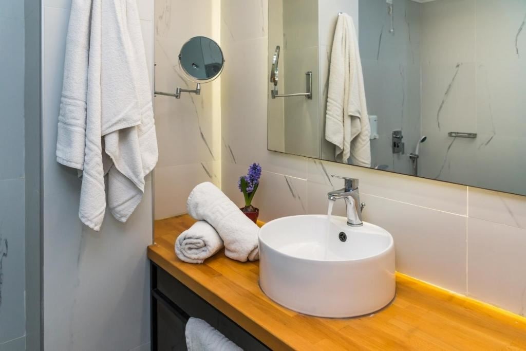 rooms-family-room-balcony-or-terrace