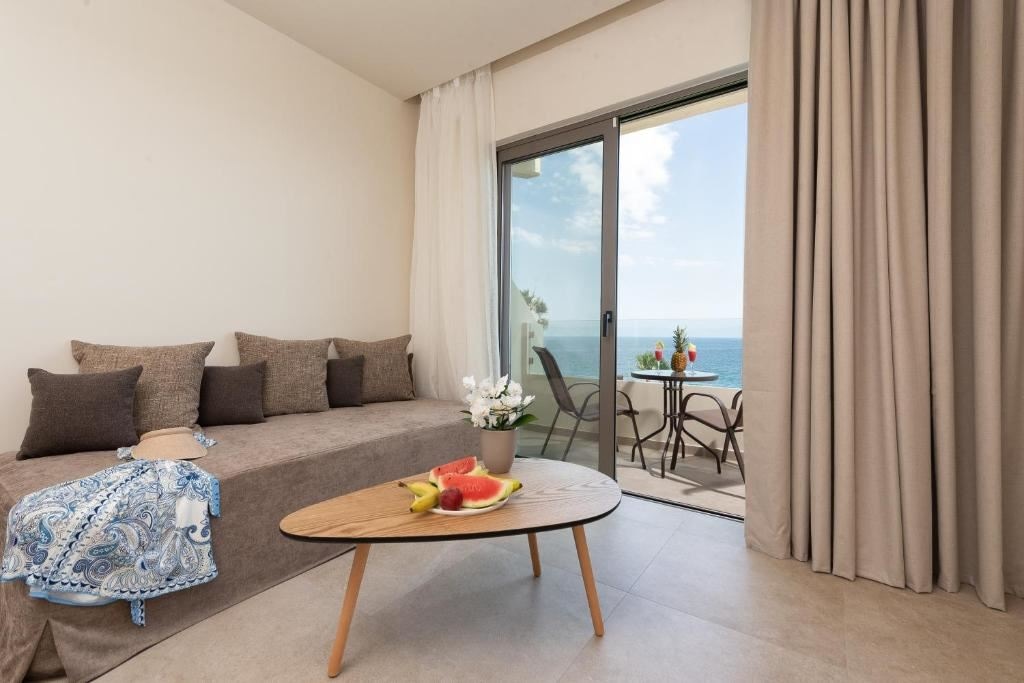 rooms-room-singleuse-poolsea-view-balcony