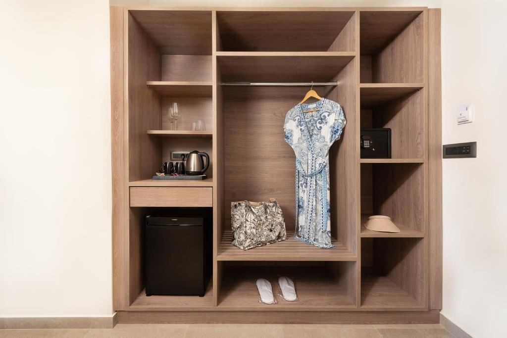 rooms-room-deluxe-seafront-balcony