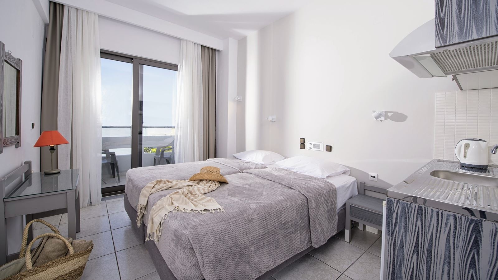 rooms-double-standard-studio